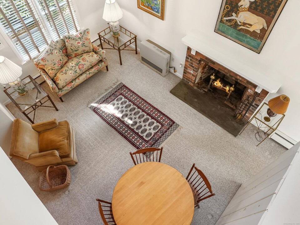 106 Spoonwood Rd in Wilton, CT - Building Photo