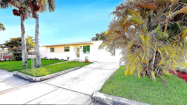 22220 SW 112th Ave in Miami, FL - Building Photo - Building Photo