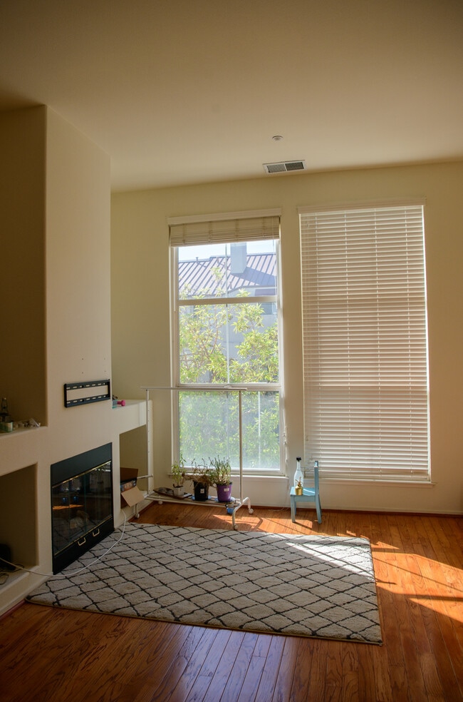 205 Town Green Ln in Foster City, CA - Foto de edificio - Building Photo