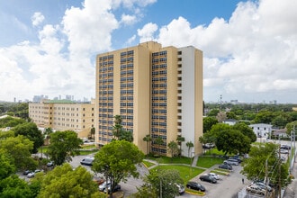 Ward Tower I in Miami, FL - Building Photo - Building Photo