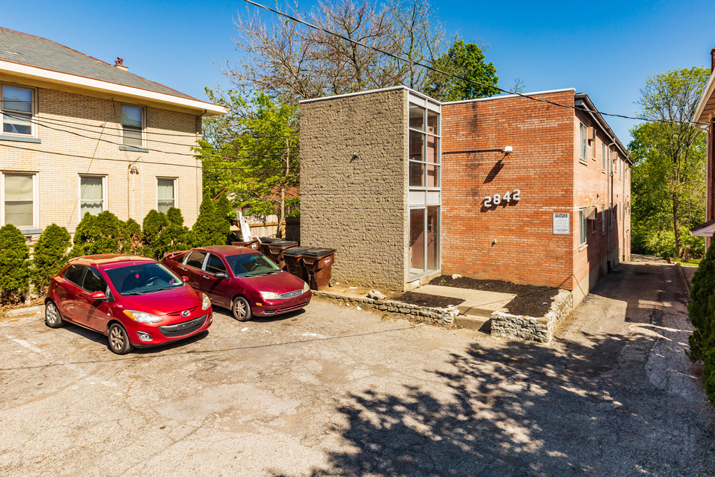 2842 Montana Ave in Cincinnati, OH - Foto de edificio