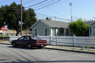 1209-1213 Reese St in Redwood City, CA - Building Photo - Building Photo