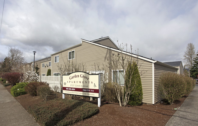 Garden Grove Apartments in Forest Grove, OR - Foto de edificio - Building Photo