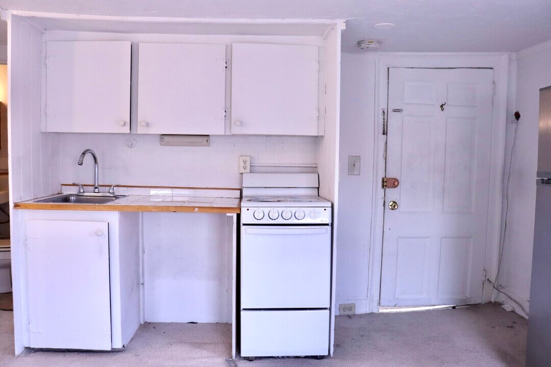 61 Pinckney St, Unit 12L in Boston, MA - Building Photo