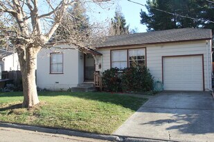 46 El Bonito Way in Benicia, CA - Building Photo