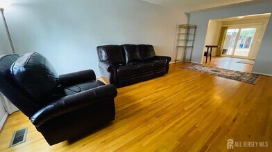 4702 Hana Rd in Edison, NJ - Building Photo - Building Photo