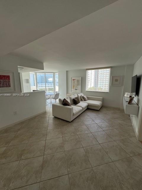 1621 Bay Rd in Miami Beach, FL - Building Photo