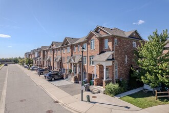 Aspendale Cres in Mississauga, ON - Building Photo - Building Photo