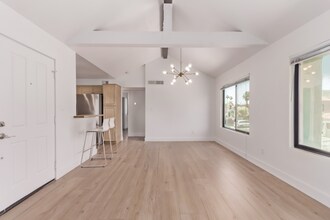 10055 E Mountainview Lake Dr in Scottsdale, AZ - Building Photo - Building Photo