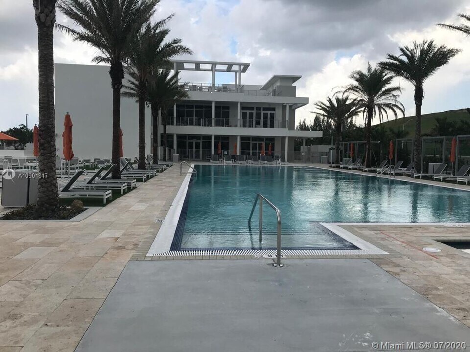 10222 NW 64th Way-Unit -102 in Doral, FL - Building Photo