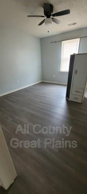 property at 1102 Colonial Dr