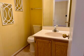 14614 Stream Pond Dr in Centreville, VA - Building Photo - Building Photo