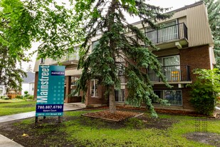 Salem Court in Edmonton, AB - Building Photo