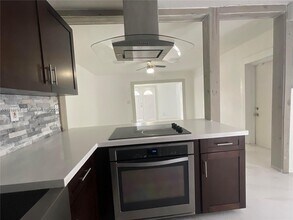 3151 NW 4th Pl-Unit -1 in Fort Lauderdale, FL - Building Photo - Building Photo