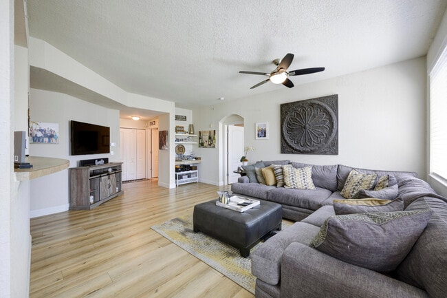11037 Legacy Blvd in Palm Beach Gardens, FL - Foto de edificio - Building Photo