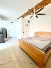 1815 NE 174th St in North Miami Beach, FL - Building Photo - Building Photo