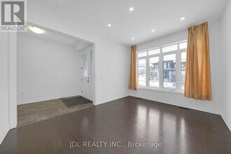 70 Forest Edge Crescent in East Gwillimbury, ON - Building Photo - Building Photo