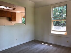 212 University St in Healdsburg, CA - Building Photo - Building Photo