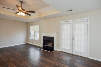 150 Lakeside Dr in Covington, GA - Foto de edificio - Building Photo