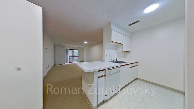 25 Webster Ave, Unit 404
