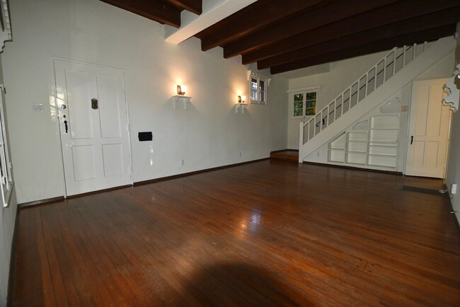 1008 Orange Grv Ave-Unit -1022 1/2 in Los Angeles, CA - Foto de edificio - Building Photo