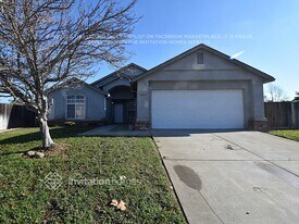 1013 Bay Shore Dr in Galt, CA - Building Photo