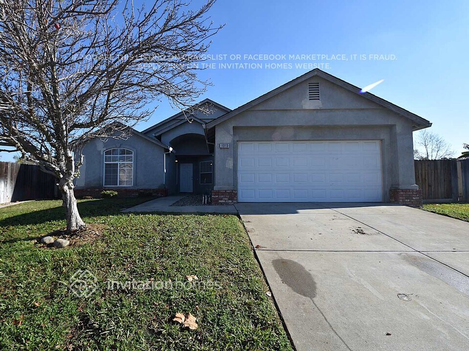 1013 Bay Shore Dr in Galt, CA - Foto de edificio