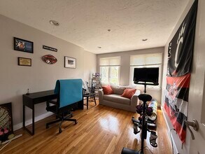 26 Hammond Pond Pkwy in Brookline, MA - Building Photo - Building Photo