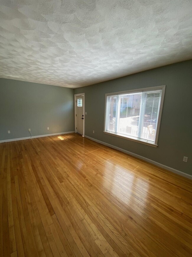 55 Farragut Ave, Unit 1 in Somerville, MA - Foto de edificio - Building Photo