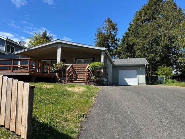 property at 743 Caroline St SE