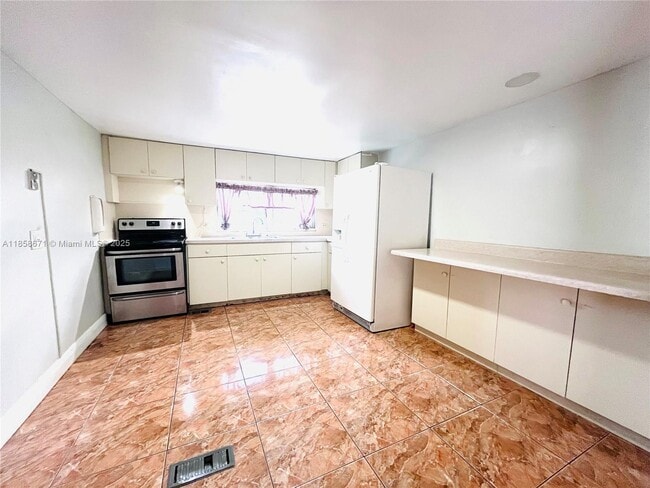 8181 8181 Northwest South River Dr in Medley, FL - Building Photo - Building Photo