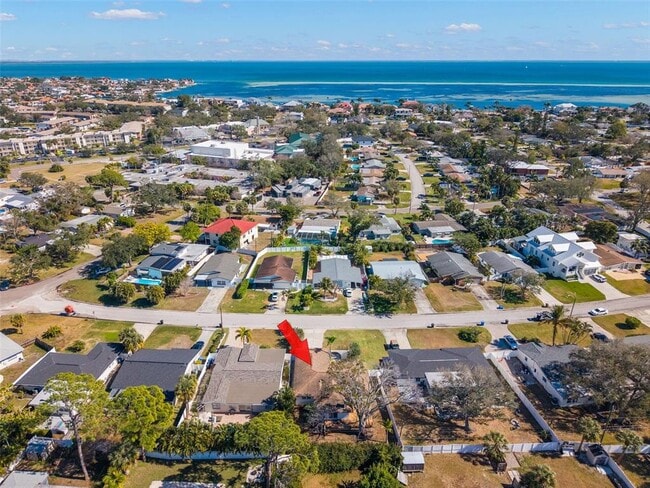 4426 Helena St NE in St. Petersburg, FL - Building Photo - Building Photo