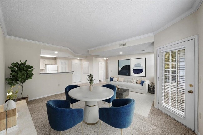 The Claremont Apartment Homes in Overland Park, KS - Foto de edificio - Building Photo