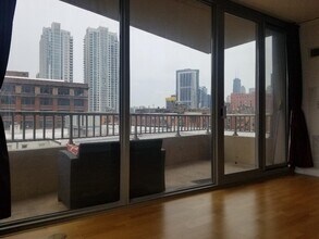 200 N Jefferson St in Chicago, IL - Building Photo - Building Photo