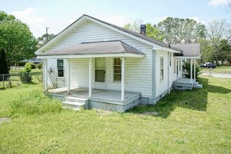 204 Nolly St in Clinton, NC - Building Photo - Building Photo