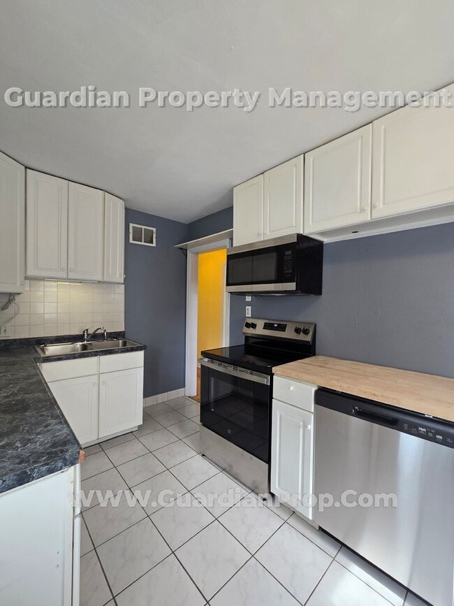 3300 Lincoln St NE in Minneapolis, MN - Building Photo - Building Photo