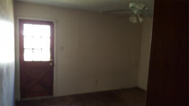 1037 Southmoor Dr in Arlington, TX - Building Photo - Building Photo