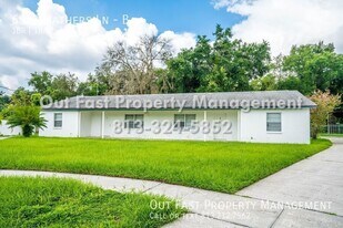 6913 Mathers Ln, Unit B in Riverview, FL - Building Photo