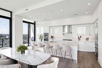 2425 Peachtree Rd NE, Unit 1705 in Atlanta, GA - Building Photo - Building Photo