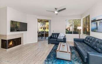 1411 E Orangewood Ave, Unit 107 in Phoenix, AZ - Building Photo - Building Photo