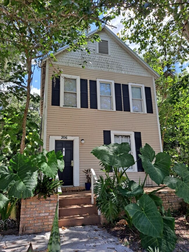 property at 206 E Howry Ave