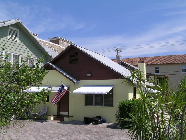 312-316 Pine St in West Palm Beach, FL - Foto de edificio - Building Photo