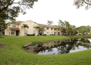 Mission Lakes in Tamarac, FL - Foto de edificio - Building Photo