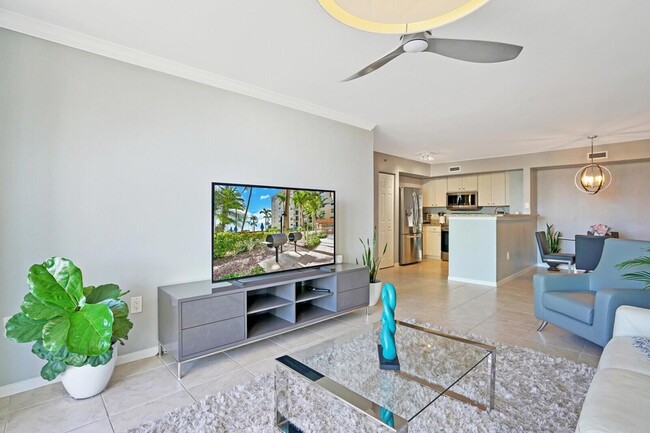 1801 N Flagler Dr, Unit 436 in West Palm Beach, FL - Building Photo - Building Photo