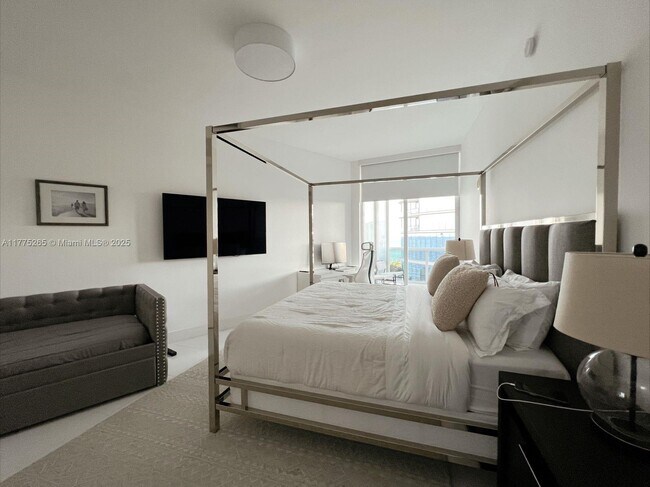 15811 Collins Ave, Unit 507 in North Miami Beach, FL - Building Photo - Building Photo