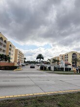 7010 NW 186th St in Hialeah, FL - Building Photo - Building Photo