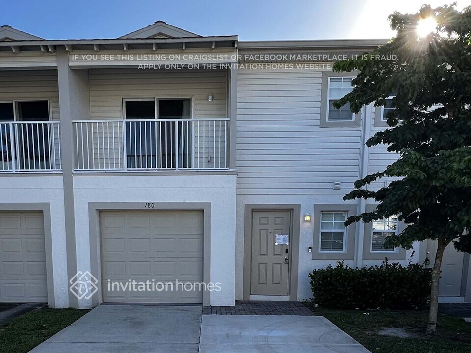 180 Carol Susan Ln in Fort Pierce, FL - Building Photo