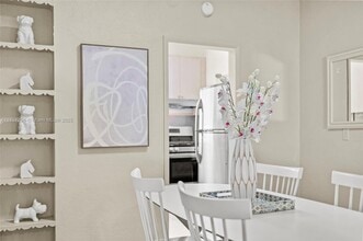 301 86th St in Miami Beach, FL - Foto de edificio - Building Photo