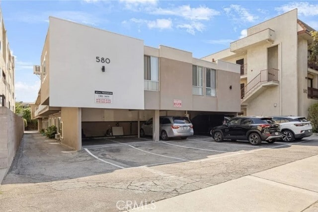 property at 580 W Stocker St