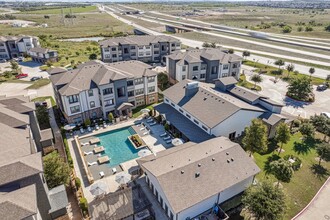 Overlook Ranch in Fort Worth, TX - Building Photo - Building Photo